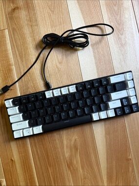 Compact Black & White Wired Mechanical Keyboard - Tenkeyless
